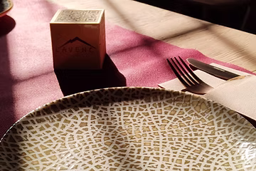 Detall de maridatge amb vins de la nostra bodega seleccionada per a una experiència gastronòmica