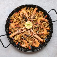 Experiencia gastronómica en restaurante mediterráneo en el centro de Madrid