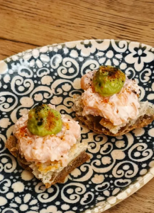 Detall de postres artesans elaborats diàriament a la nostra cuina
